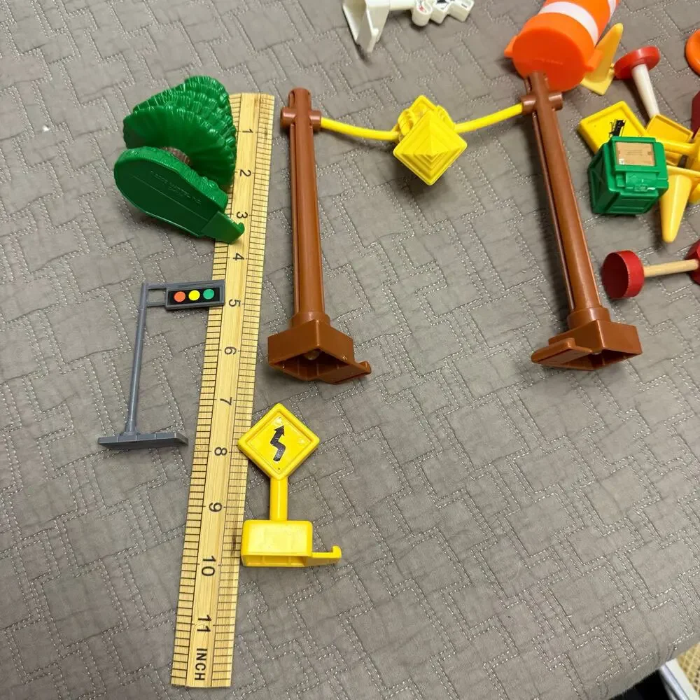 Fisher Price Geotrax Lot Signs Traffic Lights Tree Cones Replacement Pieces